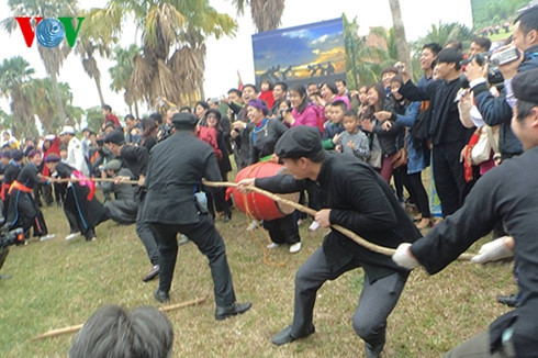 «Accueil du Nouvel An 2016» au Village culturel et touristique des ethnies du Vietnam ảnh 1 «Accueil du Nouvel An 2016» au Village culturel et touristique des ethnies du Vietnam ảnh 1