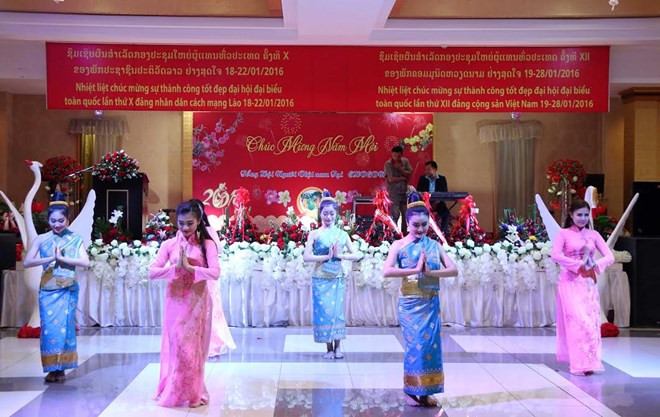Les Viet kieu au Laos se félicitent du succès des Congrès nationaux des deux pays ảnh 1
