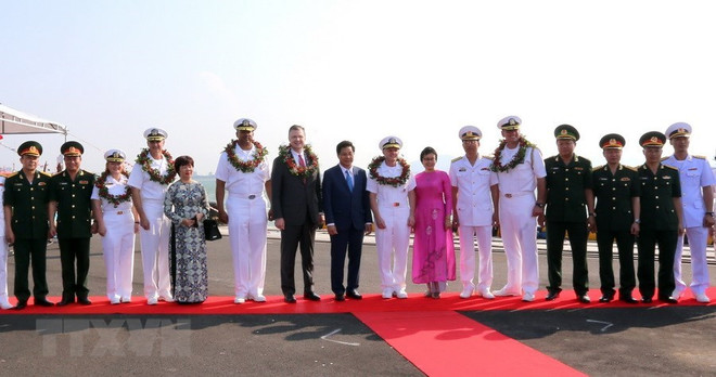 Dà Nang accueille le porte-avions USS Carl Vinson ảnh 2 Dà Nang accueille le porte-avions USS Carl Vinson ảnh 2