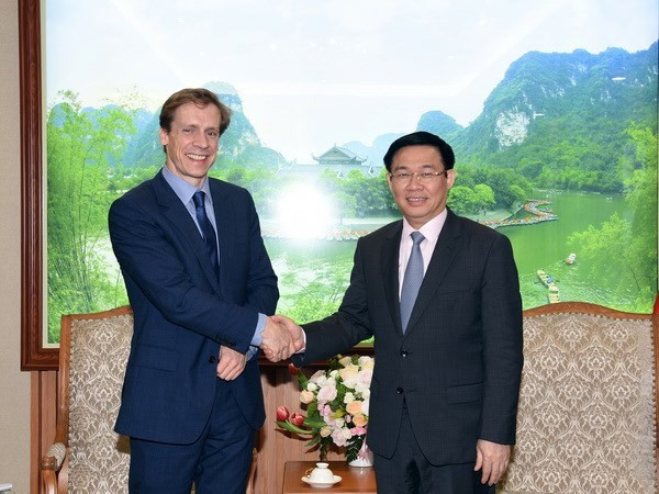 Le vice-PM Vuong Dinh Hue reçoit le directeur de la région Asie-Pacifique du FEM ảnh 1 Le vice-PM Vuong Dinh Hue reçoit le directeur de la région Asie-Pacifique du FEM ảnh 1