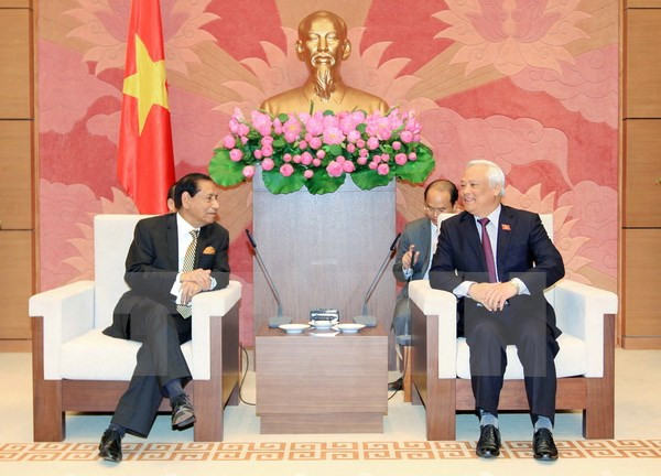 Des parlementaires bangladais à Hanoi ảnh 1 Des parlementaires bangladais à Hanoi ảnh 1