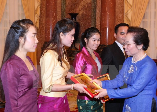 Mme Nguyen Thi Doan reçoit des stagiaires laotiens ảnh 1 Mme Nguyen Thi Doan reçoit des stagiaires laotiens ảnh 1