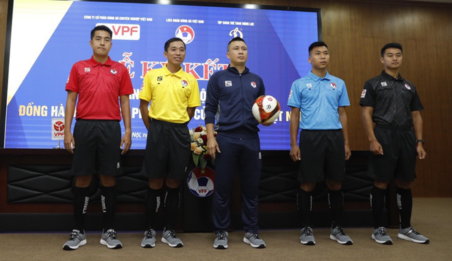 Dông Luc mouille toujours le maillot pour le football vietnamien ảnh 2 Dông Luc mouille toujours le maillot pour le football vietnamien ảnh 2
