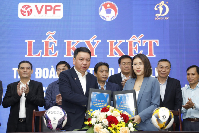 Dông Luc mouille toujours le maillot pour le football vietnamien ảnh 1 Dông Luc mouille toujours le maillot pour le football vietnamien ảnh 1