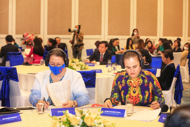 La vice-présidente Vo Thi Anh Xuan au Forum des femmes d’affaires vietnamiennes ảnh 3 La vice-présidente Vo Thi Anh Xuan au Forum des femmes d’affaires vietnamiennes ảnh 3