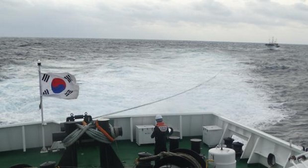 17 Vietnamiens secourus après le naufrage d'un navire près de l'île d'Ulleung en R. de Corée ảnh 1 17 Vietnamiens secourus après le naufrage d'un navire près de l'île d'Ulleung en R. de Corée ảnh 1