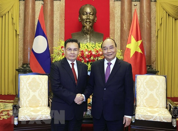 Le président Nguyên Xuân Phuc reçoit le président de l'Assemblée nationale lao ảnh 1 Le président Nguyên Xuân Phuc reçoit le président de l'Assemblée nationale lao ảnh 1