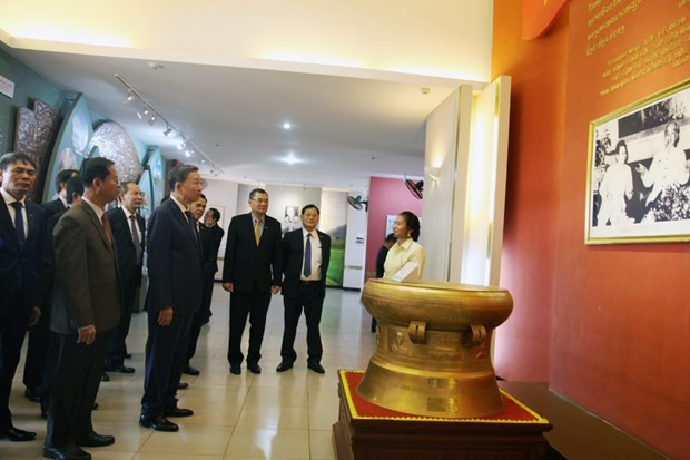 Le ministre de la Sécurité publique To Lam en visite de travail au Laos ảnh 1 Le ministre de la Sécurité publique To Lam en visite de travail au Laos ảnh 1