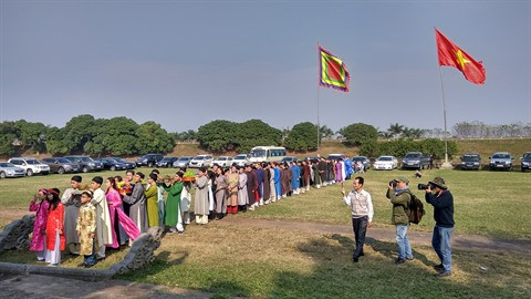 Le «Têt Viêt» 2017 honorant l'áo dài et la dinh ảnh 2 Le «Têt Viêt» 2017 honorant l'áo dài et la dinh ảnh 2