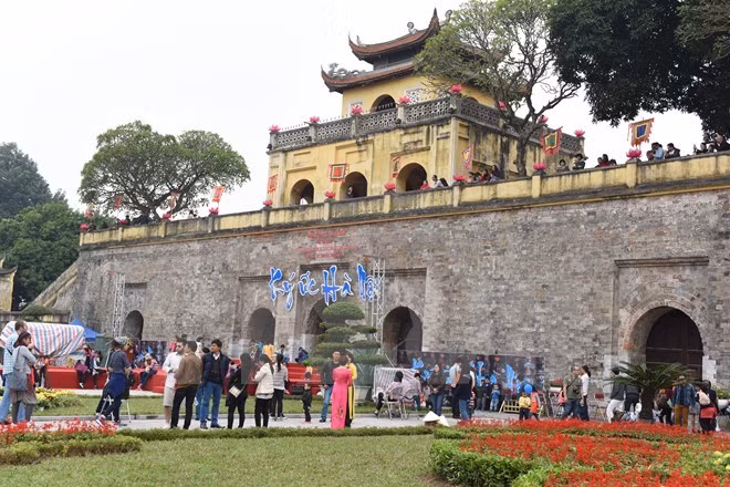 Cité impériale de Thang Long: Une récente zone de fouille ouverte au public ảnh 1