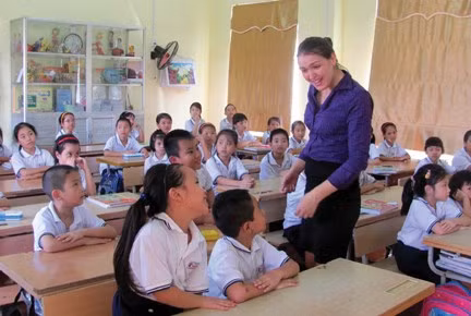 Khanh Hoa: des enseignants étrangers enseignent l'anglais dans les écoles primaires ảnh 1 Khanh Hoa: des enseignants étrangers enseignent l'anglais dans les écoles primaires ảnh 1