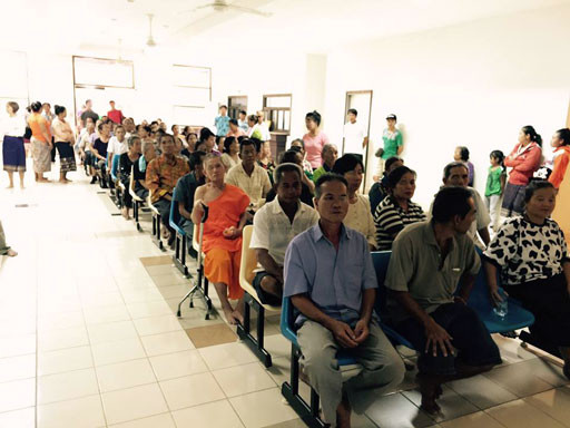 Les médecins vietnamiens au chevet des patients démunis au Laos ảnh 1