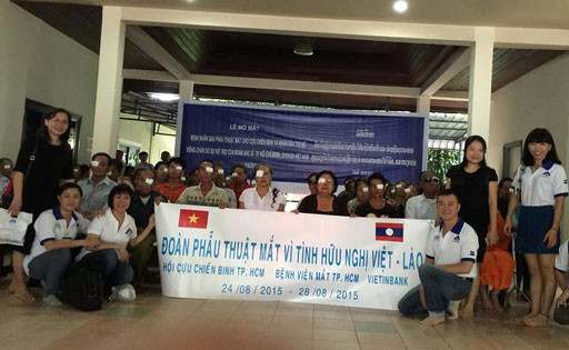 Les médecins vietnamiens au chevet des patients démunis au Laos ảnh 6
