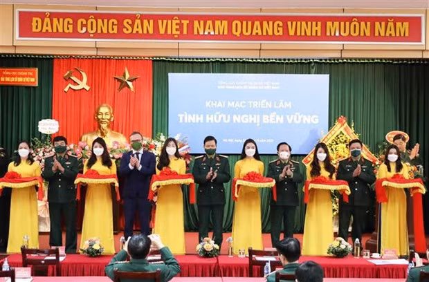 Ouverture de l'exposition sur les relations Vietnam-Russie à Hanoï ảnh 2