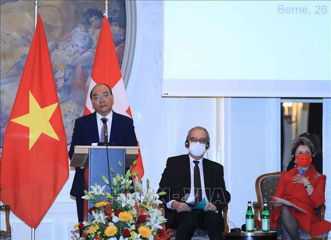Les présidents vietnamien et suisse coprésident un Sommet d’affaires des deux pays ảnh 1 Les présidents vietnamien et suisse coprésident un Sommet d’affaires des deux pays ảnh 1