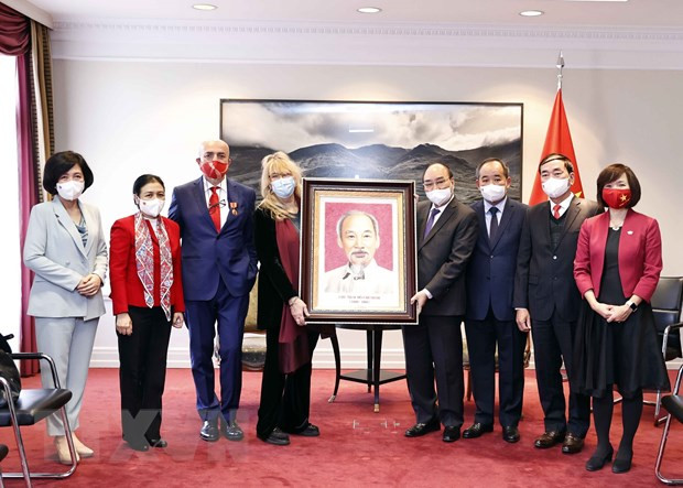 Le président Nguyen Xuan Phuc rencontre la consule honoraire du Vietnam à Turin (Italie) ảnh 1 Le président Nguyen Xuan Phuc rencontre la consule honoraire du Vietnam à Turin (Italie) ảnh 1