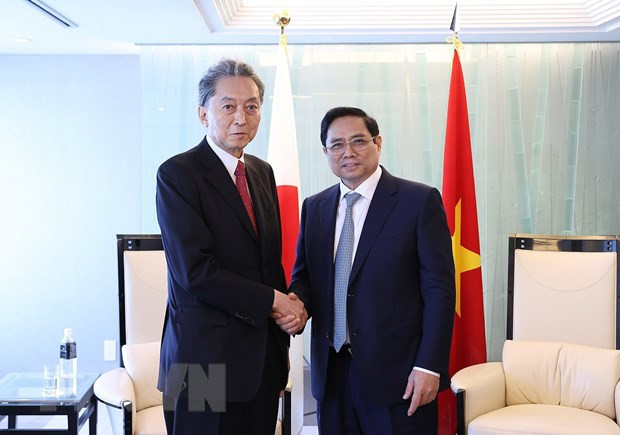 Le PM Pham Minh Chinh reçoit l'ancien PM japonais Hatoyama Yukio ảnh 1 Le PM Pham Minh Chinh reçoit l'ancien PM japonais Hatoyama Yukio ảnh 1