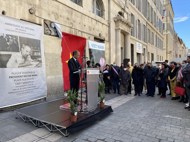 Dévoilement de la plaque mémorielle du président Hô Chi Minh à Marseille ảnh 2 Dévoilement de la plaque mémorielle du président Hô Chi Minh à Marseille ảnh 2