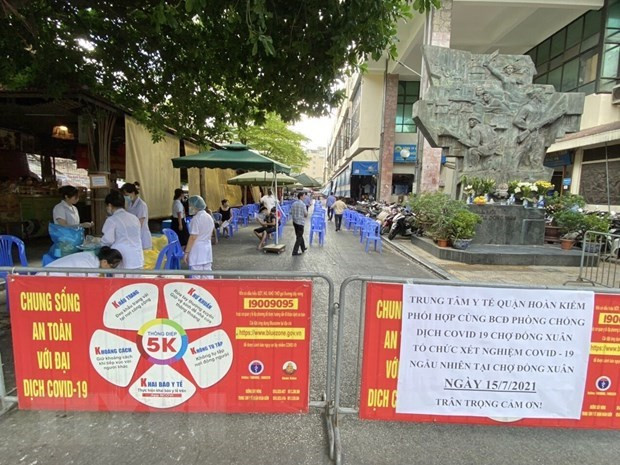 COVID-19 : le Vietnam enregistre 13.109 nouveaux cas ảnh 1 COVID-19 : le Vietnam enregistre 13.109 nouveaux cas ảnh 1