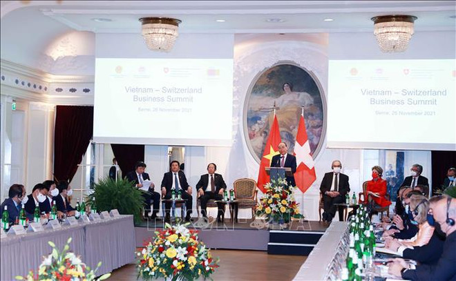 Les présidents vietnamien et suisse coprésident un Sommet d’affaires des deux pays ảnh 2 Les présidents vietnamien et suisse coprésident un Sommet d’affaires des deux pays ảnh 2