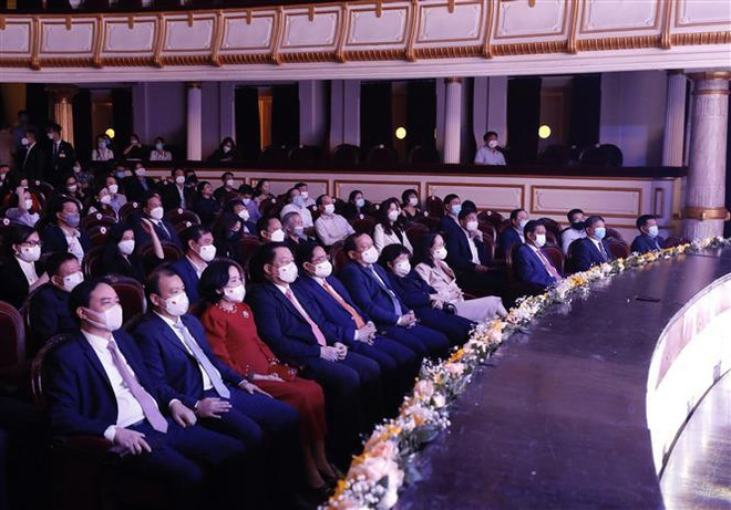 Le PM Pham Minh Chinh au spectacle «Foi et aspiration » ảnh 1