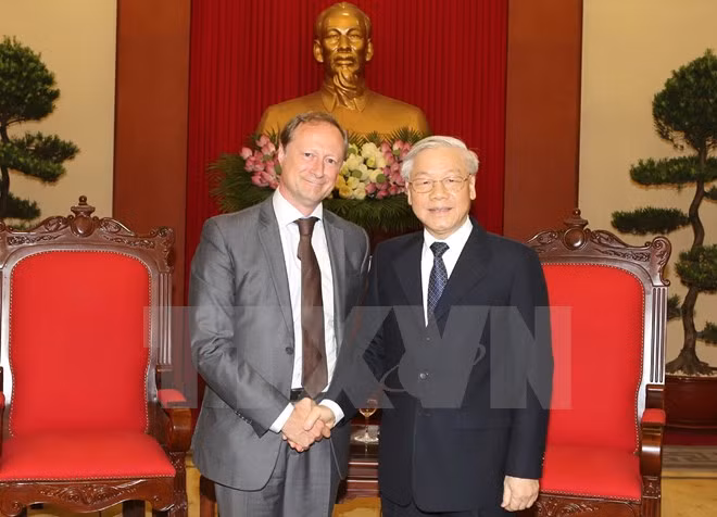 Le leader du PCV reçoit l'ambassadeur belge Bruno Angelet ảnh 1