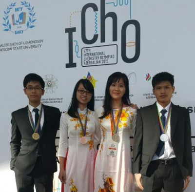 Quatre élèves vietnamiens primés aux Olympiques internationales de chimie 2015 ảnh 1 Quatre élèves vietnamiens primés aux Olympiques internationales de chimie 2015 ảnh 1