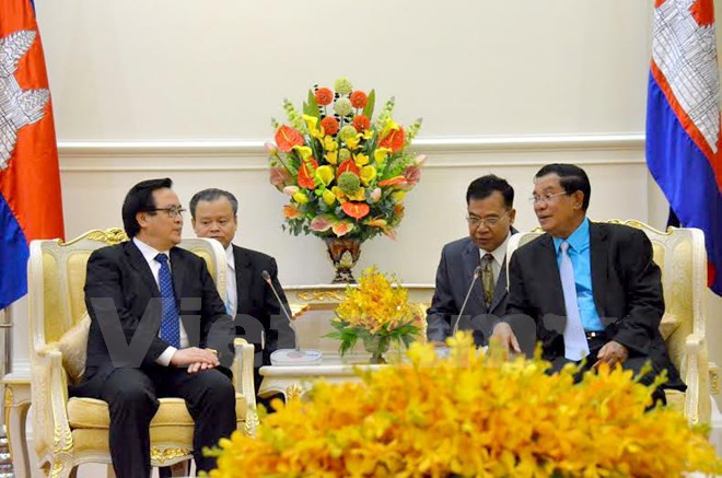 Des dirigeants cambodgiens reçoivent Hoàng Binh Quân, envoyé spécial du leader du PCV ảnh 1 Des dirigeants cambodgiens reçoivent Hoàng Binh Quân, envoyé spécial du leader du PCV ảnh 1