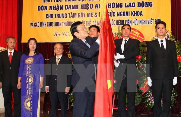 Le Centre d’anesthésiologie de l’Hôpital Viet Duc reçoit le titre de Héros du Travail ảnh 1 Le Centre d’anesthésiologie de l’Hôpital Viet Duc reçoit le titre de Héros du Travail ảnh 1
