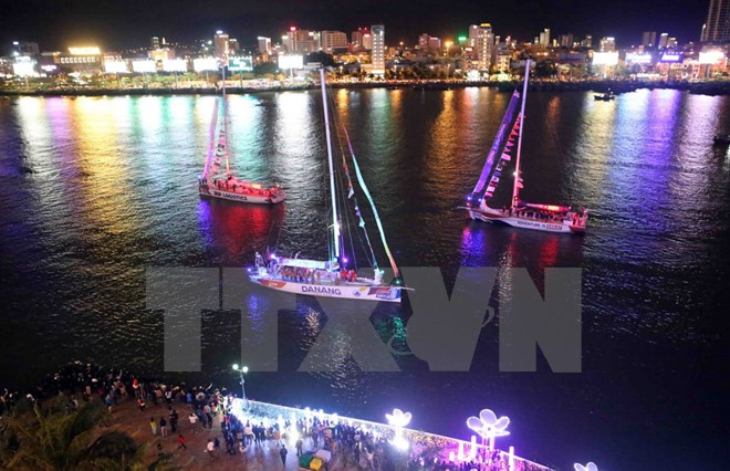 Clipper race 2015-2016 : défilé de voiliers sur le fleuve Hàn ảnh 1 Clipper race 2015-2016 : défilé de voiliers sur le fleuve Hàn ảnh 1