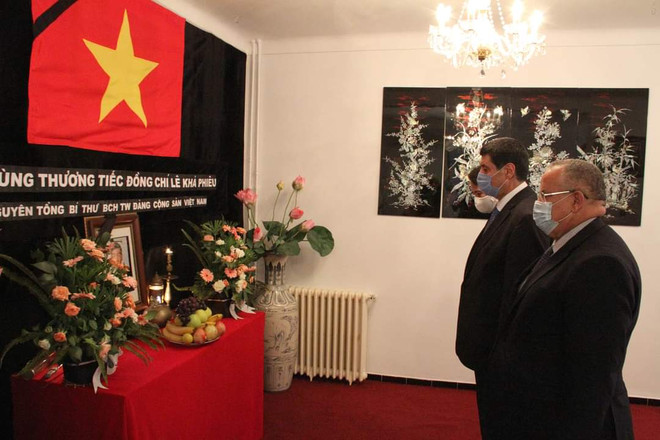 Hommage posthume à l’ancien secrétaire général du Parti Lê Kha Phiêu en Algérie et en Slovaquie ảnh 1 Hommage posthume à l’ancien secrétaire général du Parti Lê Kha Phiêu en Algérie et en Slovaquie ảnh 1