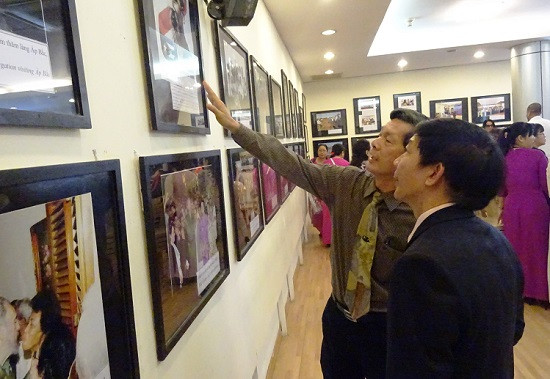 Ouverture de l'exposition de photos "Amitié et solidarité entre le Vietnam et Cuba" à HCM-Ville ảnh 1 Ouverture de l'exposition de photos "Amitié et solidarité entre le Vietnam et Cuba" à HCM-Ville ảnh 1