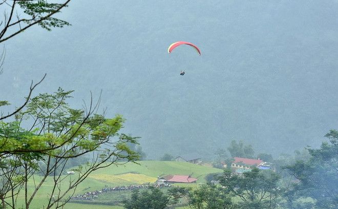 Le premier vol en parapente organisé à Tuyen Quang ảnh 4 Le premier vol en parapente organisé à Tuyen Quang ảnh 4