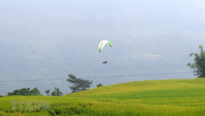 Le premier vol en parapente organisé à Tuyen Quang ảnh 2 Le premier vol en parapente organisé à Tuyen Quang ảnh 2