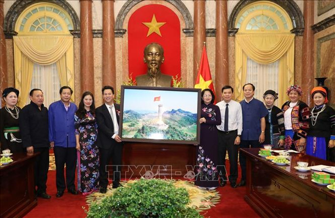 La vice-présidente vietnamienne reçoit des minorités ethniques de Hà Giang ảnh 1 La vice-présidente vietnamienne reçoit des minorités ethniques de Hà Giang ảnh 1
