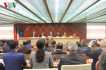Le président Tran Dai Quang au forum des entreprises Vietnam-Italie ảnh 1 Le président Tran Dai Quang au forum des entreprises Vietnam-Italie ảnh 1