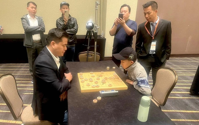 Le joueur d'échecs vietnamien Lai Ly Huynh remporte le championnat d'échecs chinois du monde 2023 ảnh 1 Le joueur d'échecs vietnamien Lai Ly Huynh remporte le championnat d'échecs chinois du monde 2023 ảnh 1