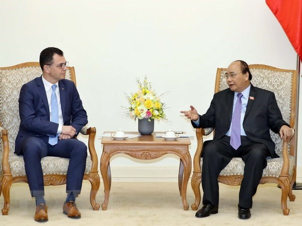 Le PM Nguyen Xuan Phuc reçoit le ministre roumain du Commerce ảnh 1 Le PM Nguyen Xuan Phuc reçoit le ministre roumain du Commerce ảnh 1
