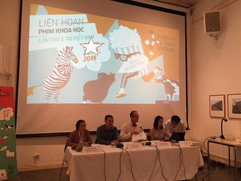 Le 8e Festival du film scientifique au menu des collégiens vietnamiens ảnh 1 Le 8e Festival du film scientifique au menu des collégiens vietnamiens ảnh 1