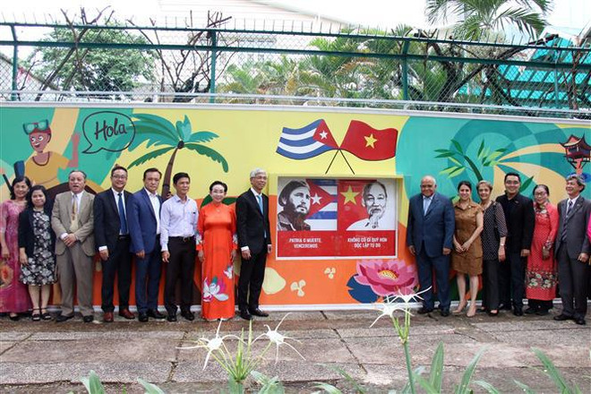 Inauguration d'une peinture murale sur l'amitié Vietnam-Cuba ảnh 1 Inauguration d'une peinture murale sur l'amitié Vietnam-Cuba ảnh 1