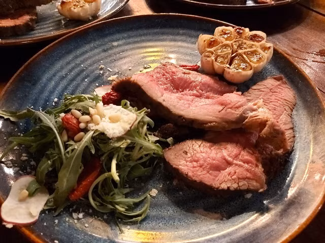 Apprenez à danser le tango et savourez des plats argentins à Hanoï ảnh 1