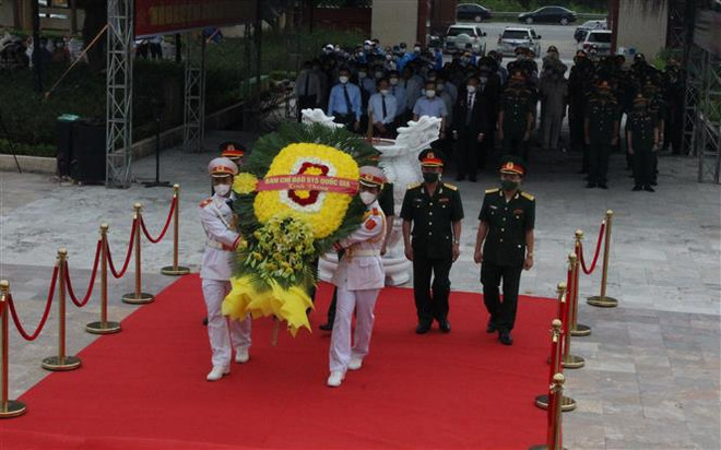 Inhumation des restes de soldats vietnamiens tombés au Laos ảnh 1 Inhumation des restes de soldats vietnamiens tombés au Laos ảnh 1