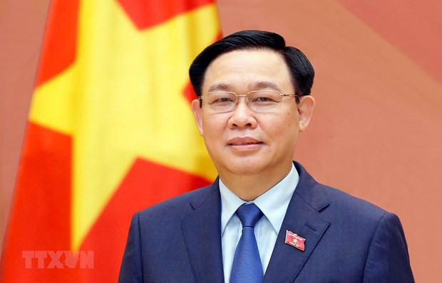 Le président de l’AN Vuong Dinh Huê en route pour le Laos ảnh 1 Le président de l’AN Vuong Dinh Huê en route pour le Laos ảnh 1