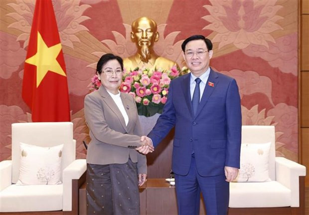 Le président de l'AN Vuong Dinh Huê reçoit la présidente de la Cour populaire suprême du Laos ảnh 1 Le président de l'AN Vuong Dinh Huê reçoit la présidente de la Cour populaire suprême du Laos ảnh 1