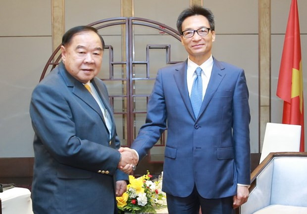 Le vice-PM Vu Duc Dam reçoit son homologue thaïlandais Prawit Wongsuwon ảnh 1
