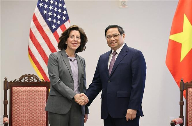 Le PM Pham Minh Chinh reçoit la secrétaire américaine au Commerce Gina Raimondo ảnh 1 Le PM Pham Minh Chinh reçoit la secrétaire américaine au Commerce Gina Raimondo ảnh 1