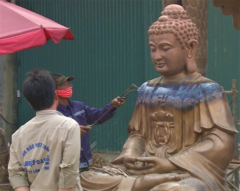 La trempe des fondeurs de bronze de Tông Xa, dans le Nord ảnh 2 La trempe des fondeurs de bronze de Tông Xa, dans le Nord ảnh 2