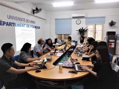 Échange sur les dispositifs des formations en communication à Hanoï ảnh 1