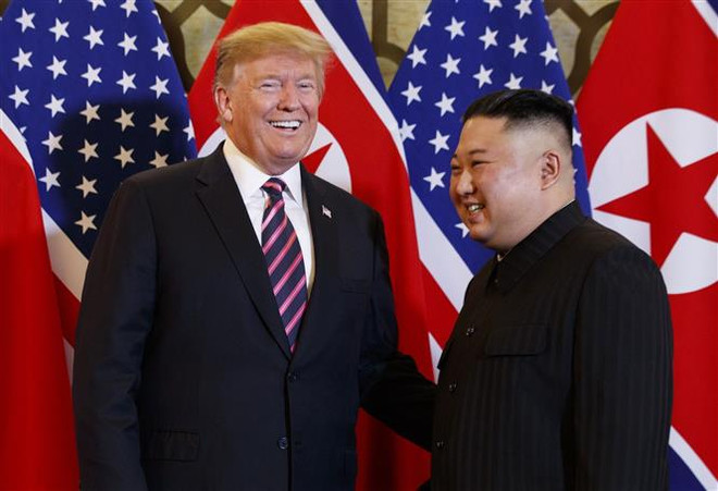 Le président américain parle d’une conférence de presse après le 2e Sommet Etats-Unis – RPDC ảnh 1 Le président américain parle d’une conférence de presse après le 2e Sommet Etats-Unis – RPDC ảnh 1