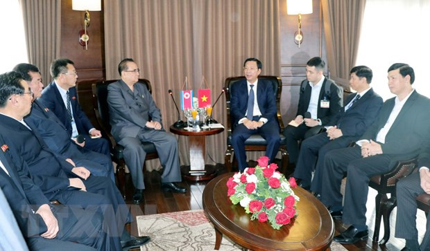 Sommet États-Unis-RPDC: une délégation du Parti de la RPDC se rend dans la baie d'Ha Long ảnh 1 Sommet États-Unis-RPDC: une délégation du Parti de la RPDC se rend dans la baie d'Ha Long ảnh 1